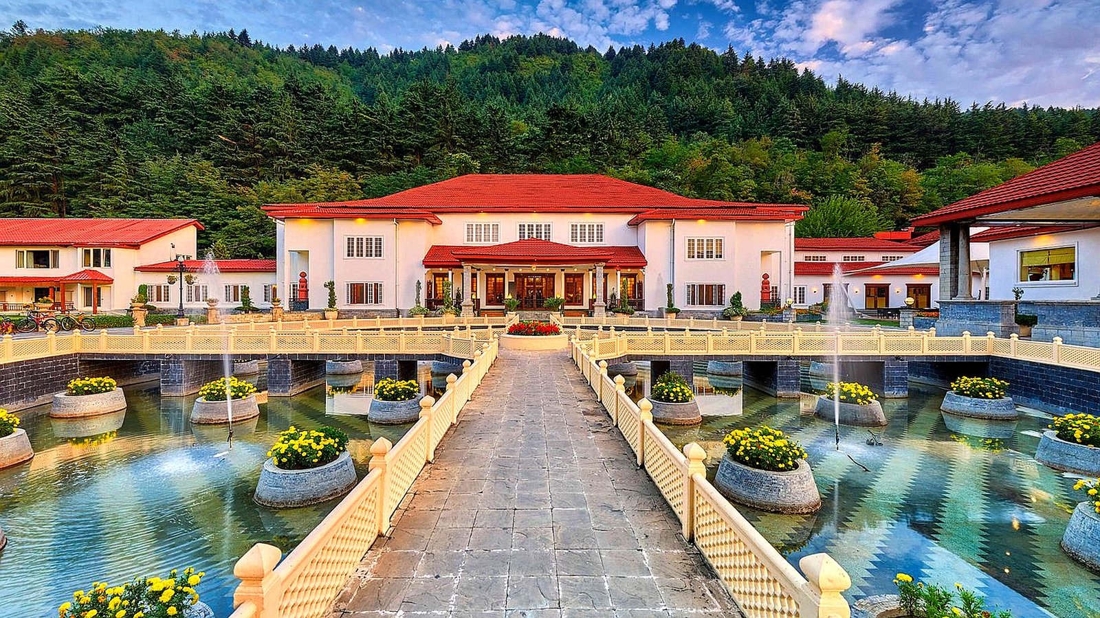 The Lalit Grand Palace Srinagar luxury hotel